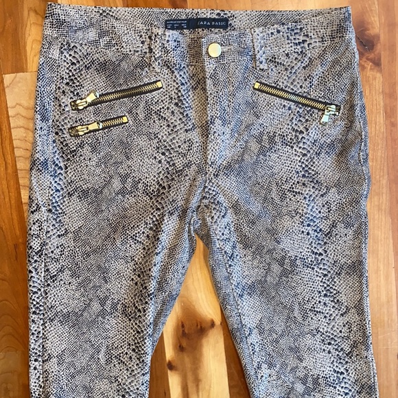 Zara Basic Jeggings in snake print in two colors with gold zippers. New. - Picture 12 of 17